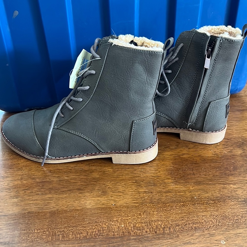 Toms NWT bootie